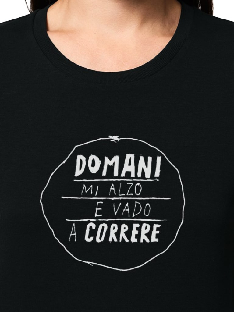 le-palle-t-shirt-unisex-nera-domani-mi-alzo-e-vado-a-correre-02